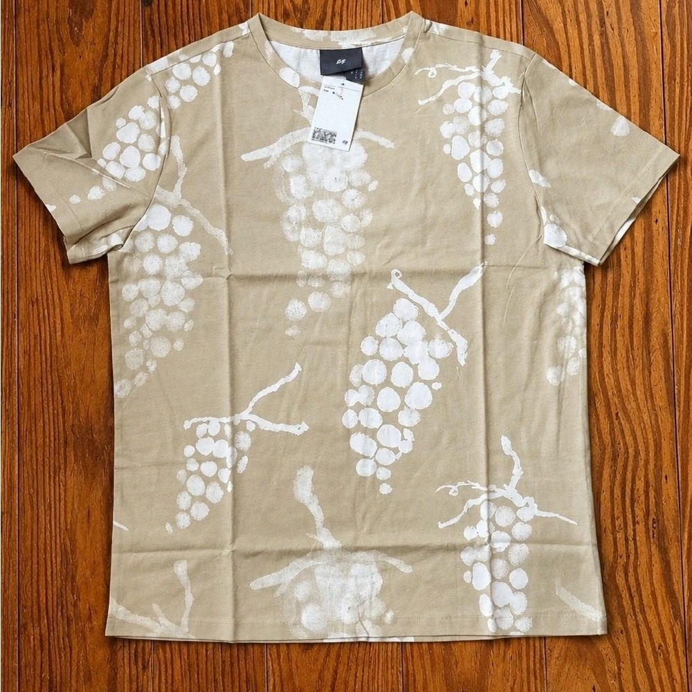 H&M Beige Short-Sleeve Tee with White Grape Print